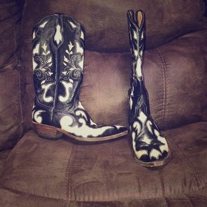 Black and white Ferrini cowboy boots